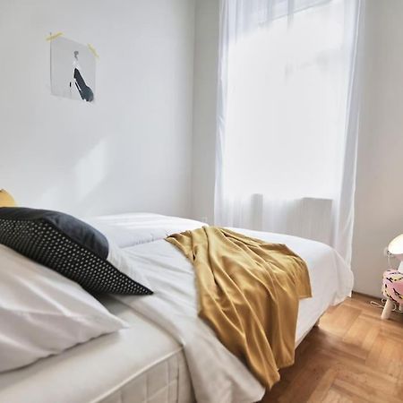 Unwind In Style W Sauna Dsgn 2Br Home Budapest Exterior foto