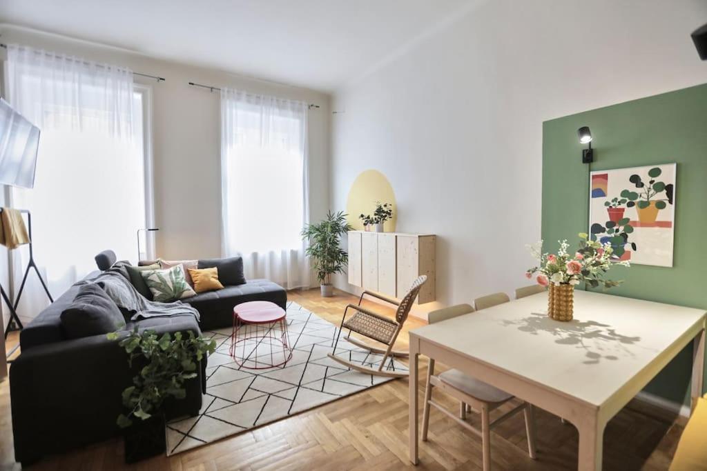 Unwind In Style W Sauna Dsgn 2Br Home Budapest Exterior foto
