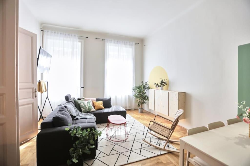 Unwind In Style W Sauna Dsgn 2Br Home Budapest Exterior foto