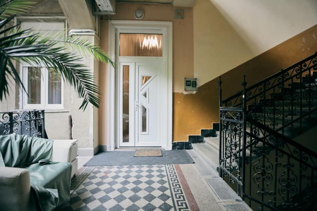 Unwind In Style W Sauna Dsgn 2Br Home Budapest Exterior foto