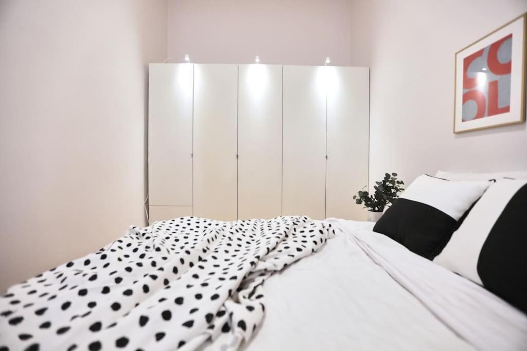 Unwind In Style W Sauna Dsgn 2Br Home Budapest Exterior foto