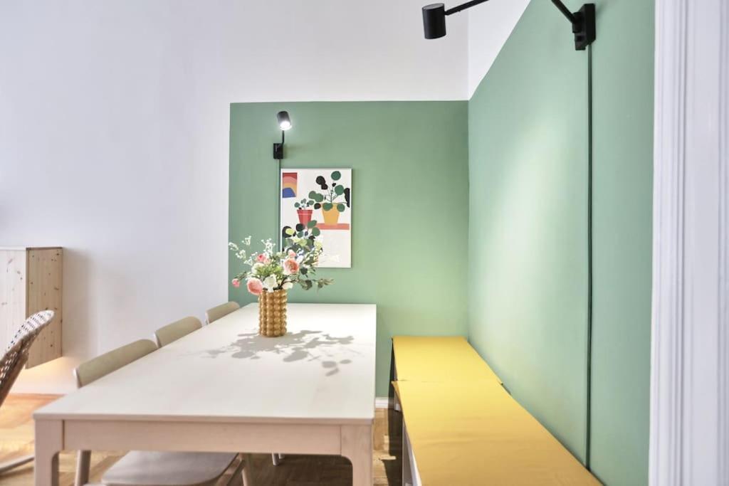 Unwind In Style W Sauna Dsgn 2Br Home Budapest Exterior foto