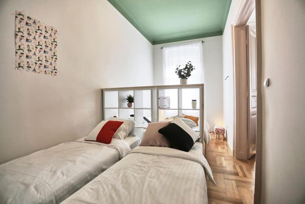 Unwind In Style W Sauna Dsgn 2Br Home Budapest Exterior foto