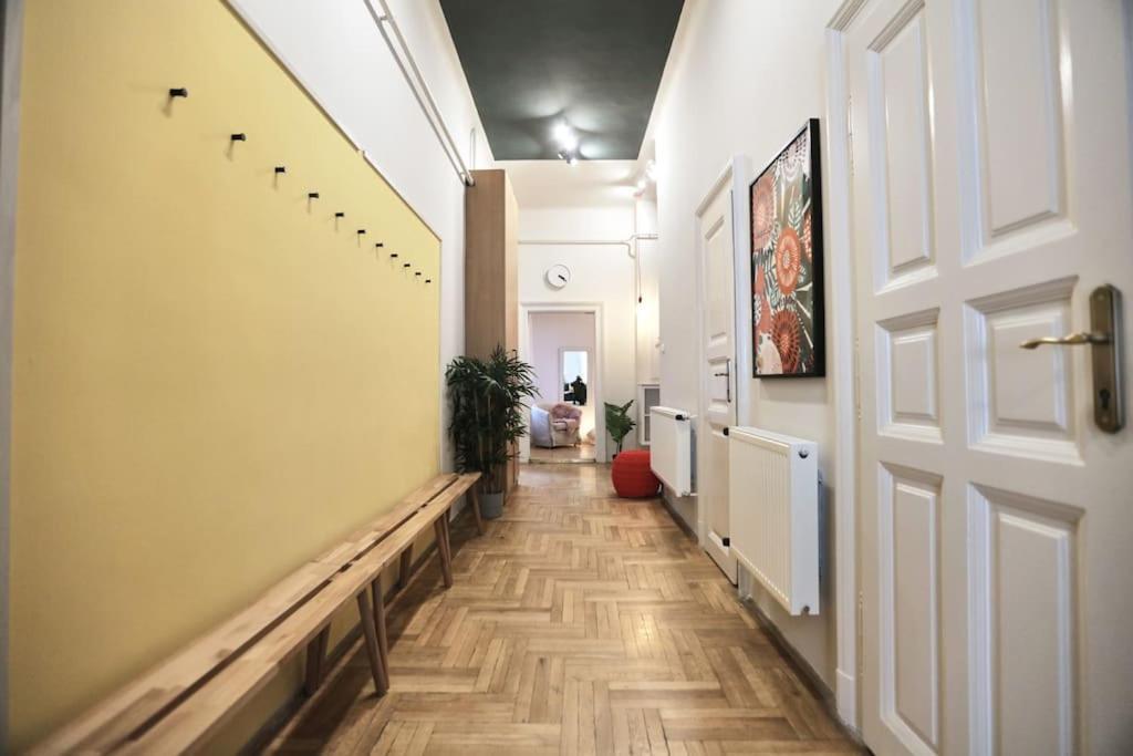 Unwind In Style W Sauna Dsgn 2Br Home Budapest Exterior foto