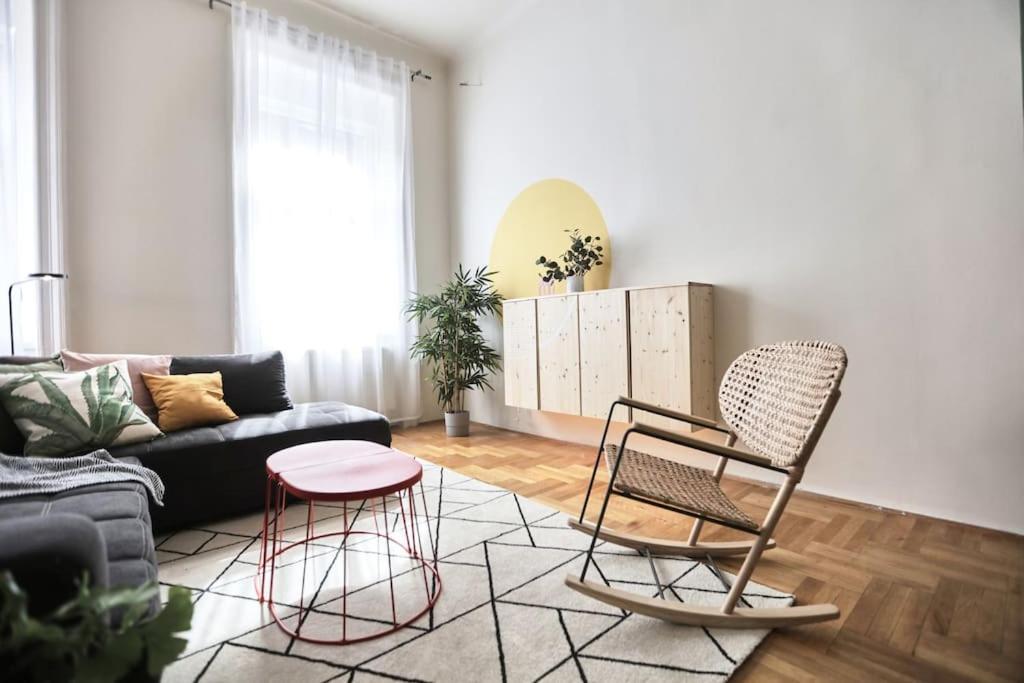 Unwind In Style W Sauna Dsgn 2Br Home Budapest Exterior foto