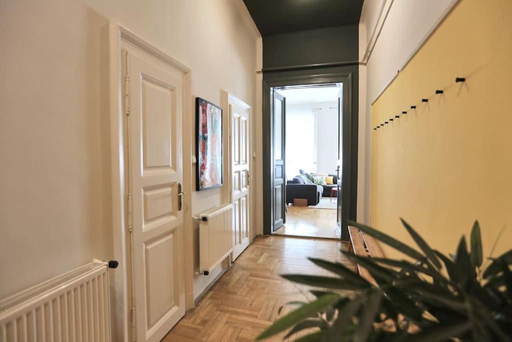Unwind In Style W Sauna Dsgn 2Br Home Budapest Exterior foto